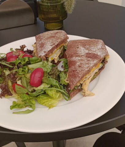 مدينة زايد - دبي - +971 56 697 7497