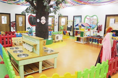حضانة بريتش اوركارد - مردف - United Arab Emirates|Shorooq - Dubai|Inside Shorooq Community Centre - Mirdiff Near|Community Pool