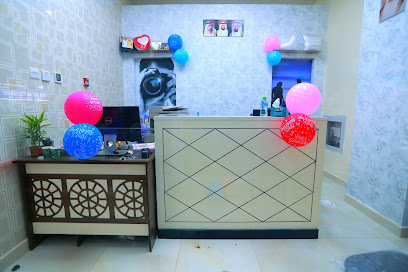 استوديو التاج الملكي - رأس الخيمة - +971 50 389 1303