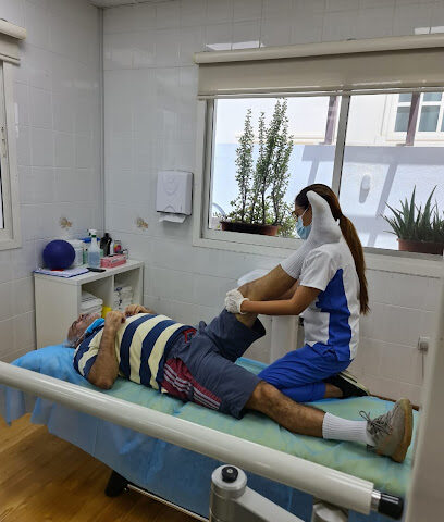 الدكتور توماس ناو | استشاري جراحة العظام - الفجيرة - +971 4 247 7777