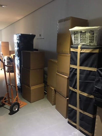 المحركون والرازمون في دبي - King Movers Dubai - United Arab Emirates|Business Bay - Dubai|406 Al A'amal Street|Prism Tower
