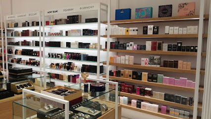عطور الهاجس ، ماي سيتي سنتر ، الذيد ، رأس الخيمة - رأس الخيمة - +971 50 305 6017