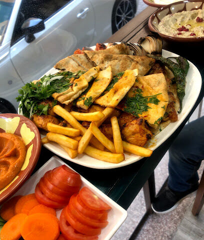 مطعم ومشاوي قصر الضيعة - دبي - +971 6 555 4445