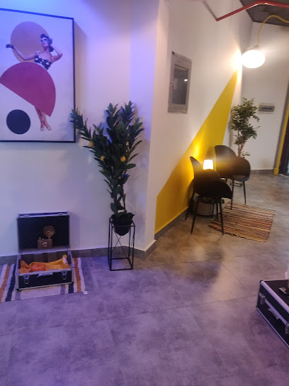أحداث مخضرم - United Arab Emirates|Al Bateen - W10 - Abu Dhabi|Al Yaʹideedah St